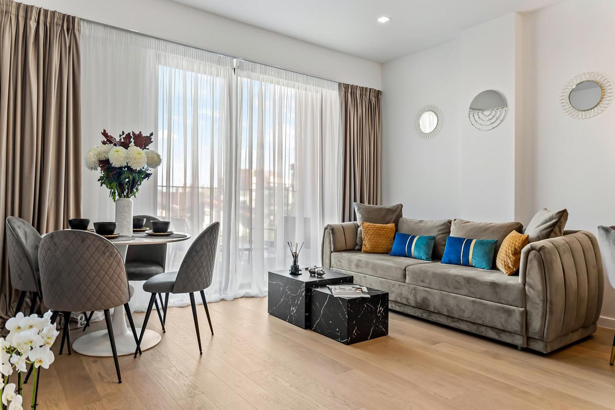 One Verdi Luxury Apartment *