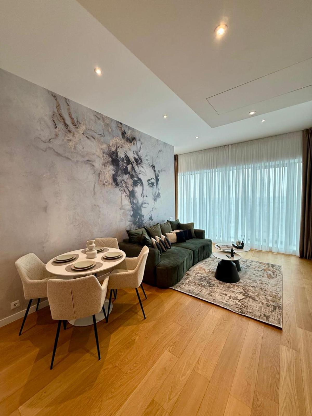 One Verdi Luxury Apartment *